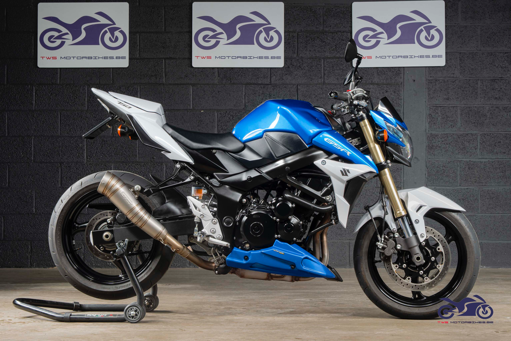 SUZUKI GSR 750