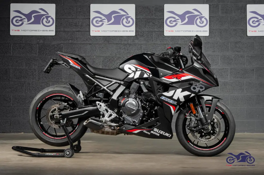 SUZUKI GSX-8R