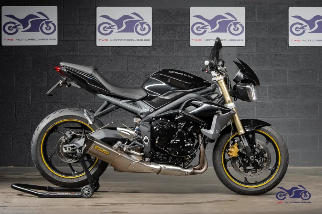 TRIUMPH STREET TRIPLE