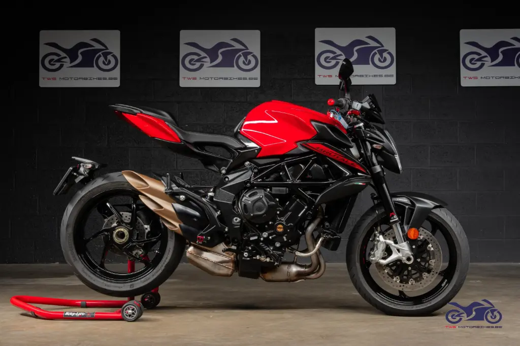 MV AGUSTA BRUTALE ROSSO