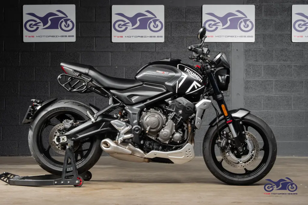 TRIUMPH TRIDENT 660