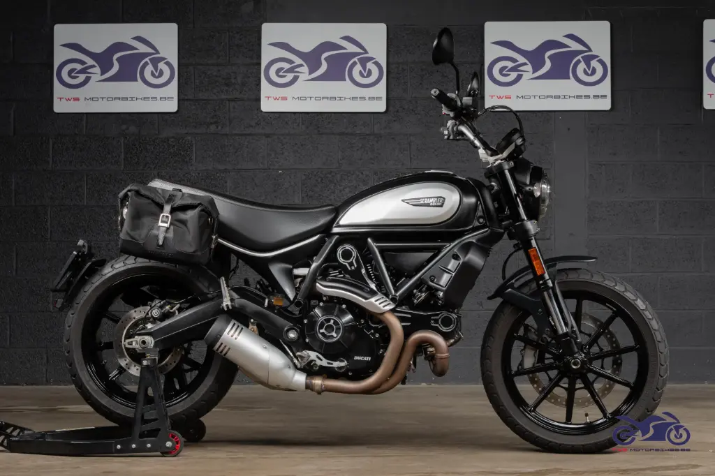 DUCATI SCRAMBLER 800 DARK