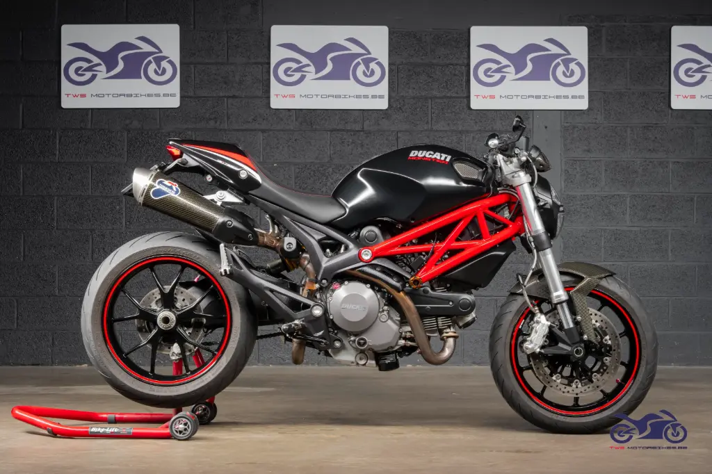 DUCATI MONSTER 796