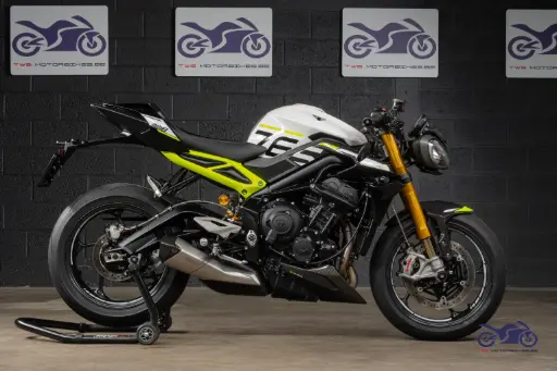 TRIUMPH STREET TRIPLE MOTO2